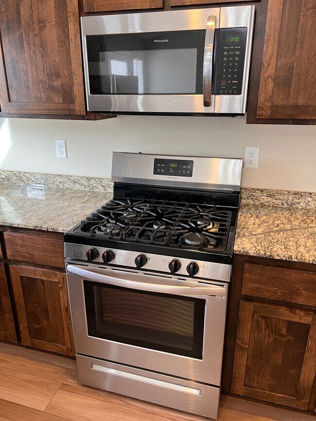 Foto del edificio - Newer 4 Bedroom 2 Bathroom Fallon Home