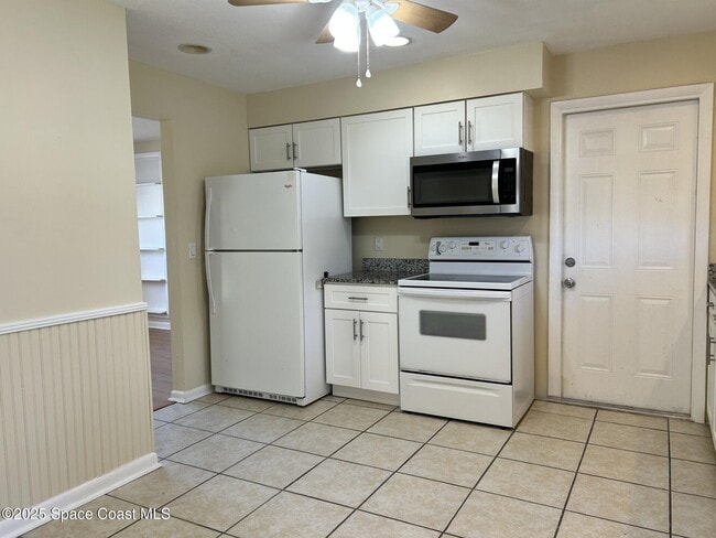 Building Photo - 925 Penny Dr