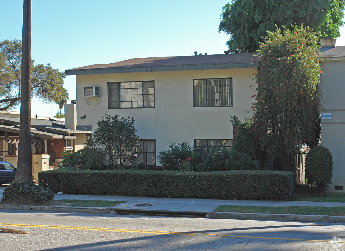 Building Photo - 7520 Hollywood Blvd