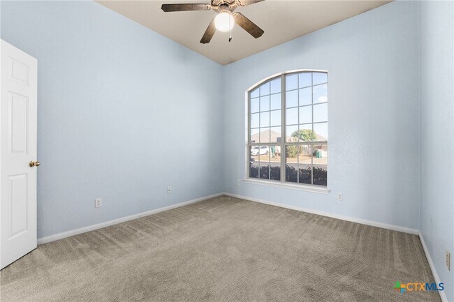 Foto del edificio - 211 Sims Ridge Dr