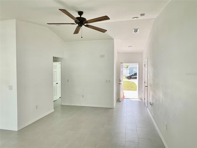 Foto del edificio - 270 Hyacinth Ct
