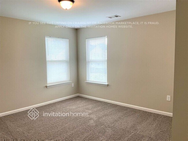 Foto del edificio - 490 Forrest Hills Dr