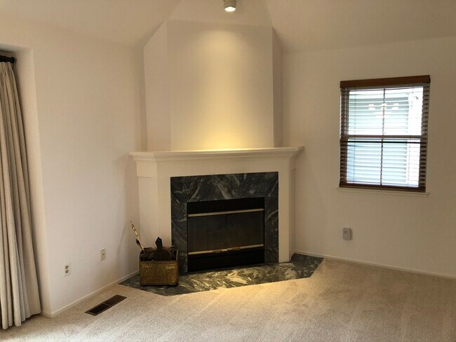 Foto del edificio - 1041 Helm Ln