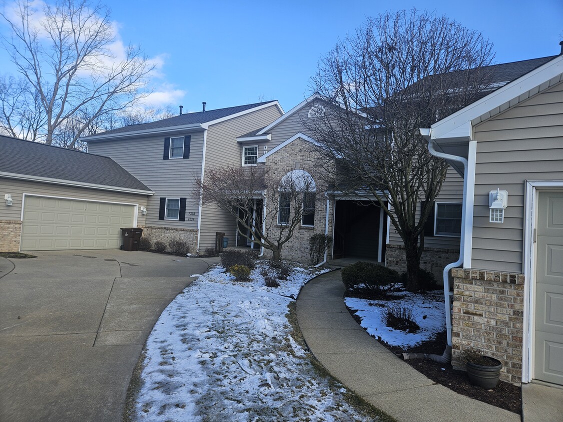 7325 Golf Gate Dr Unit Condo, Lansing, MI 48917 Condo for Rent in