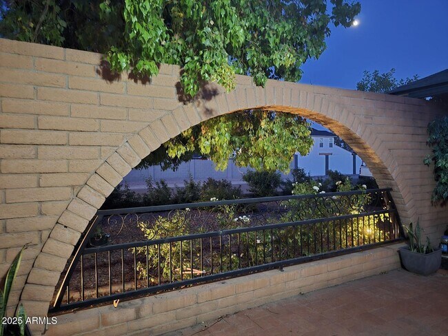 Foto del edificio - 6638 N 80th Pl