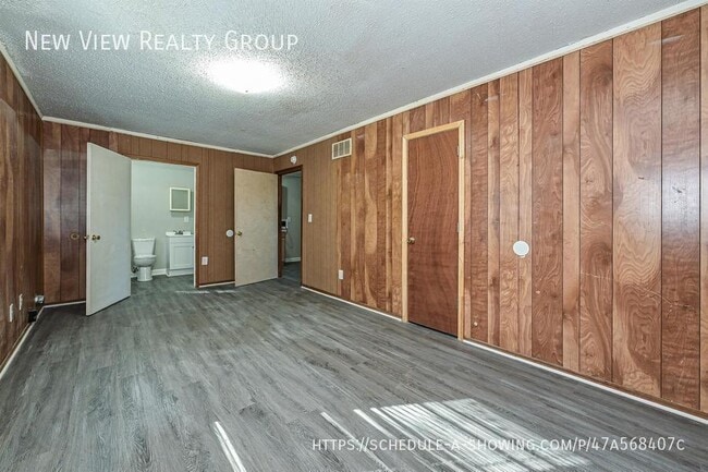 Building Photo - 595 Betty St