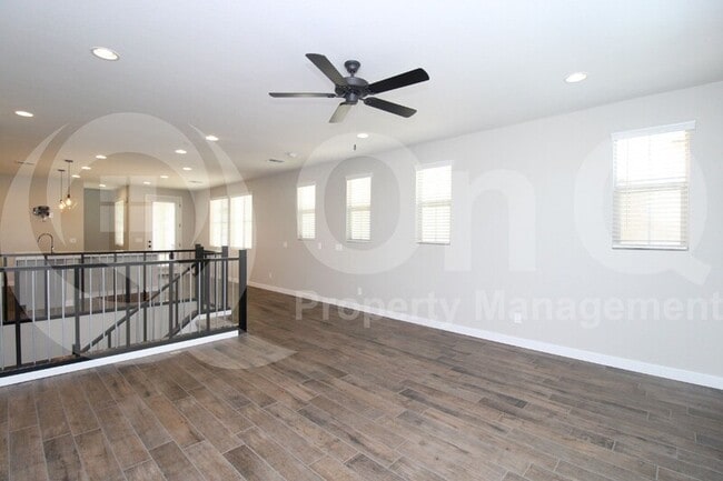 Building Photo - 1633 E Dogwood Ln