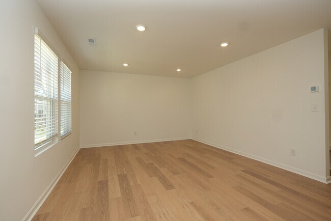 Foto del edificio - A charming house with 3 beds and 3 bath