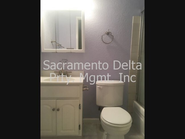 Building Photo - 2036 Benita Dr