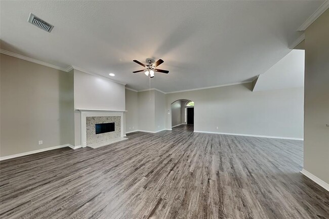 Foto del edificio - 8227 Sports Haven Dr