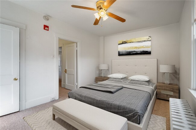 Foto del edificio - 2311 Sherbrook St