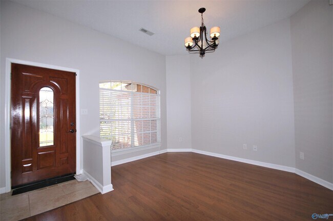 Building Photo - 110 N Rock Hampton Dr