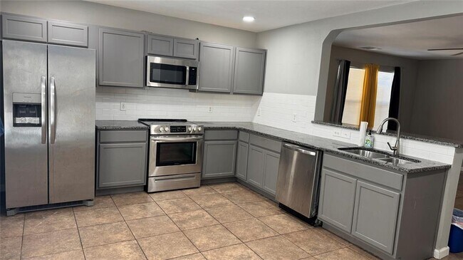 Foto del edificio - 5605 Clyde Ln
