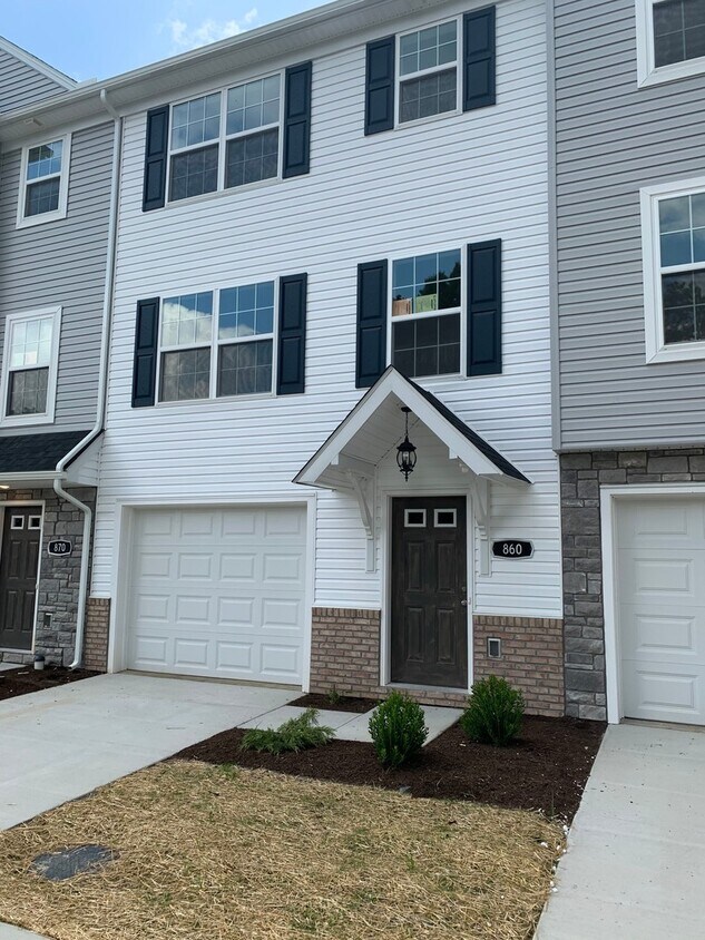Primary Photo - Coming Soon - Spacious 3 bedroom with atta...