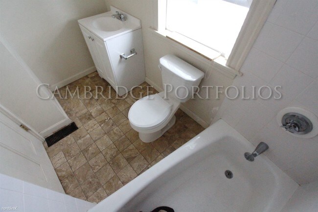 Foto del edificio - 2 br, 1 bath  - 21 Morton St # 10