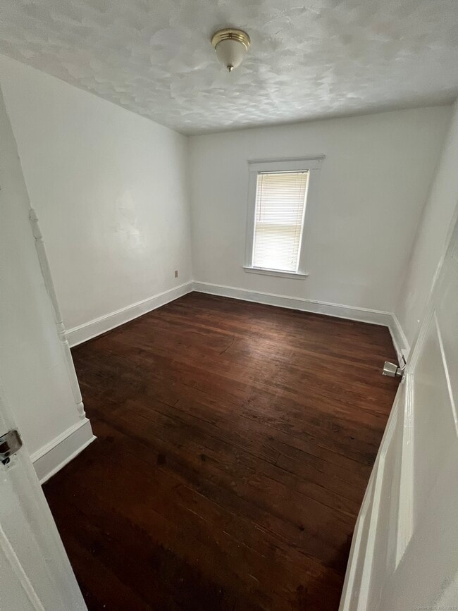 Building Photo - 133 Highland Ave
