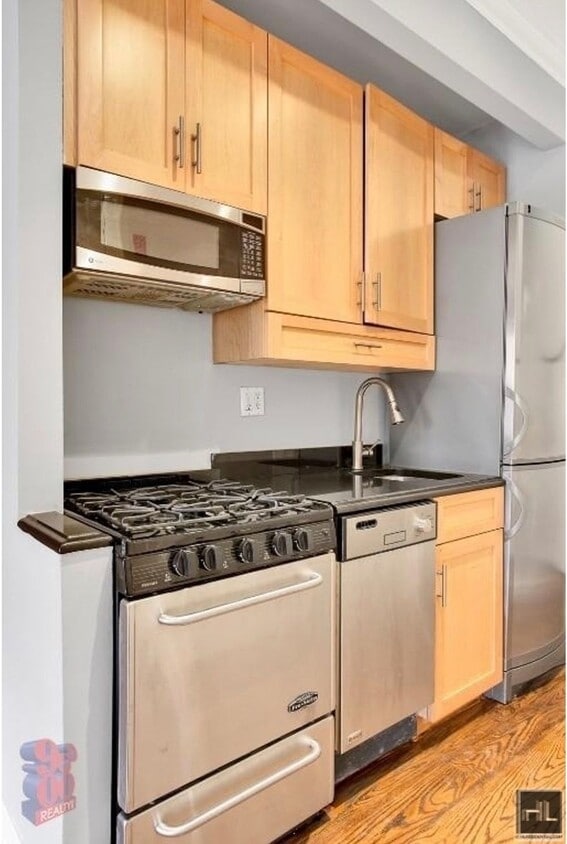 Building Photo - E 10TH ST.