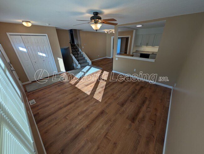 Foto del edificio - Beautiful 4-Bedroom Split-Level Home with ...