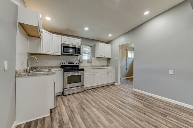 Building Photo - 8312 Graybirch Dr