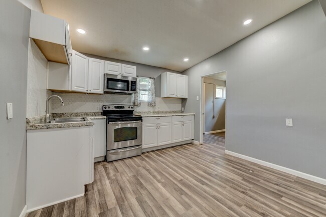 Foto del edificio - 8312 Graybirch Dr