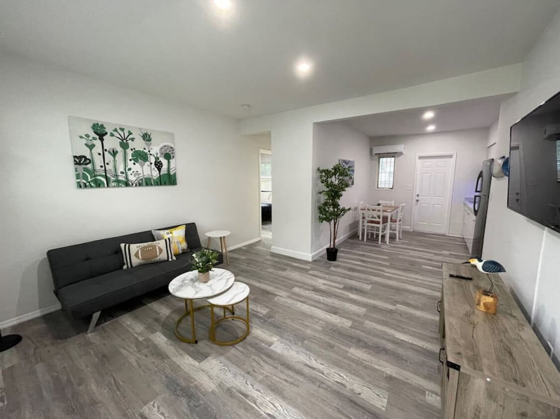 Primary Photo - 1111 SW 37th Ave