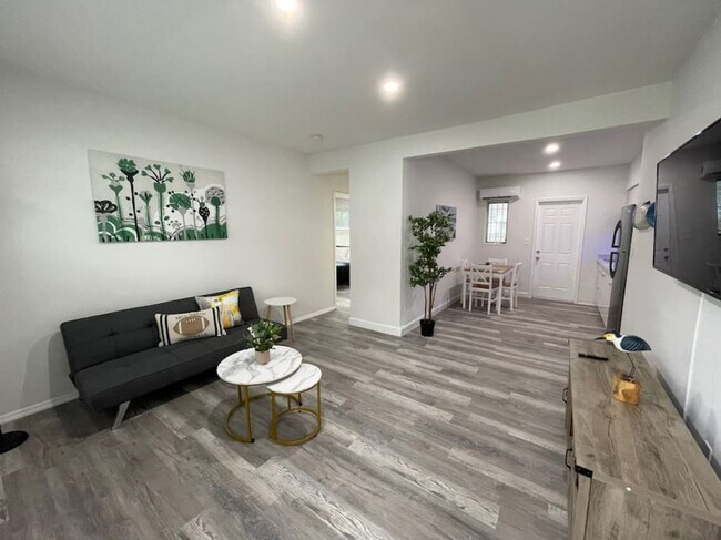 Building Photo - 1111 SW 37th Ave