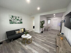 Building Photo - 1111 SW 37th Ave