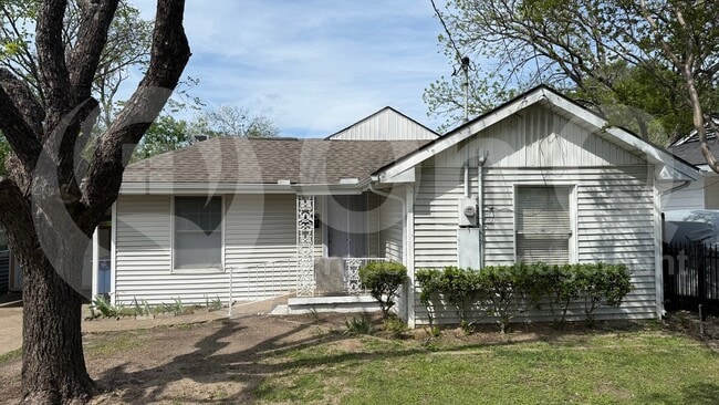 Building Photo - 7047 Red Bud Dr