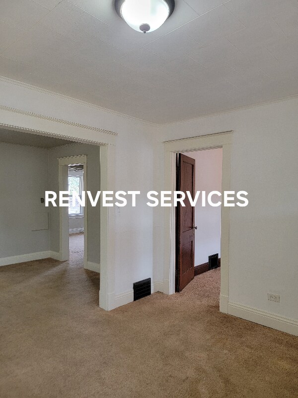 Building Photo - 27 E Hillcrest Ave