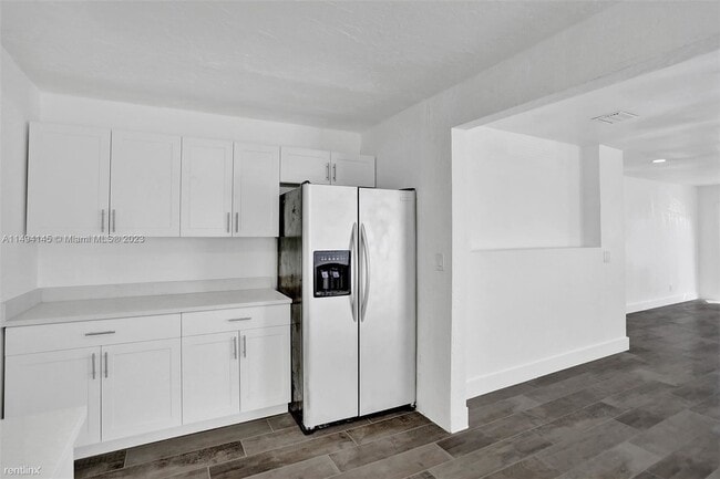 Building Photo - 3 br, 2 bath House - 242 SW 9th St # 1
