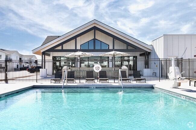 Heated Pool - Arno at Coventry