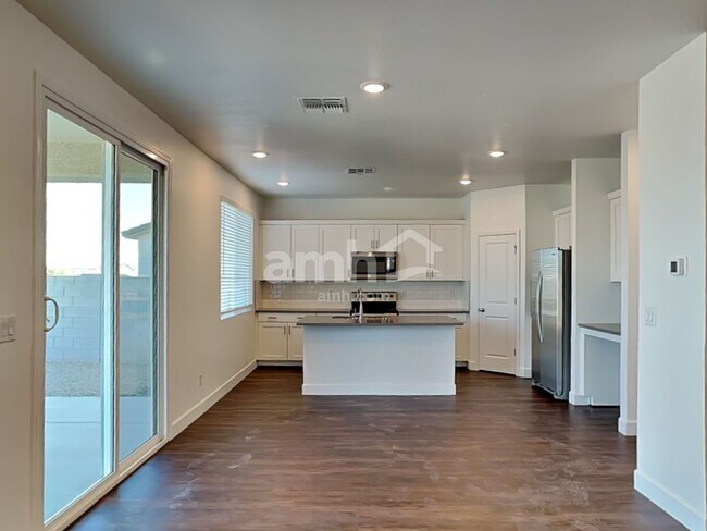 Building Photo - 8887 N 171st Dr