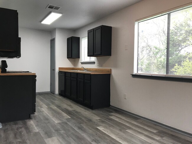 Building Photo - 3/2 in COPPERFIELD