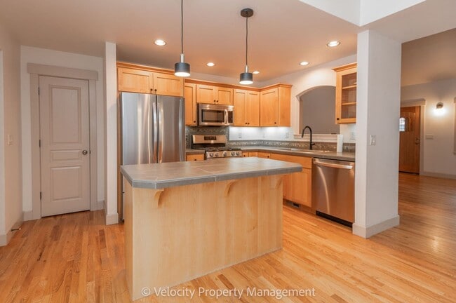 Building Photo - Charming Home in the heart of Northwest Cr...