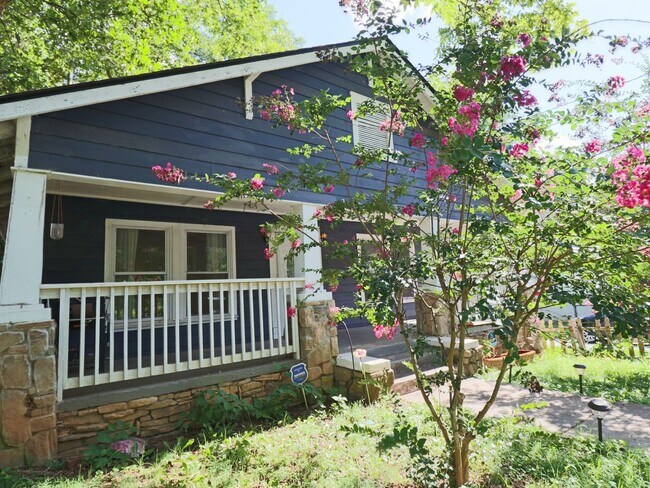 Foto del edificio - 3 Bedroom Single Family Home in Atlanta