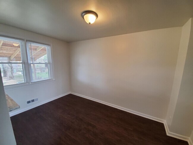 Foto del edificio - 6532 Riverview Ave