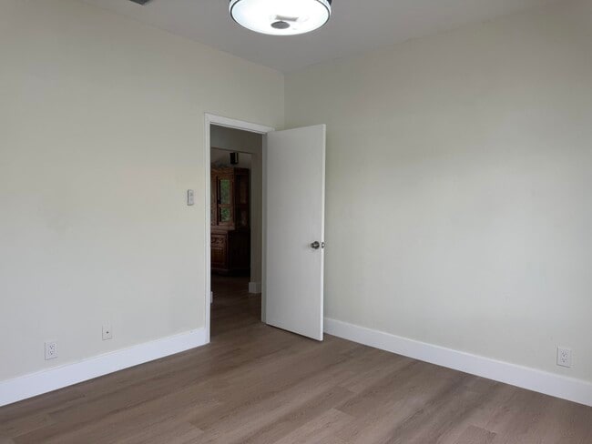 Foto del edificio - 509 Plymouth Rd