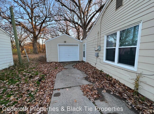 Building Photo - 3 br, 1 bath House - 3718 10th Avenue Ct