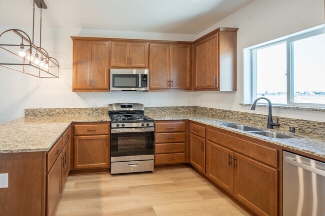 Building Photo - 5058 Palisade Ave