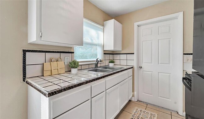 Foto del edificio - 76 Judith Ln