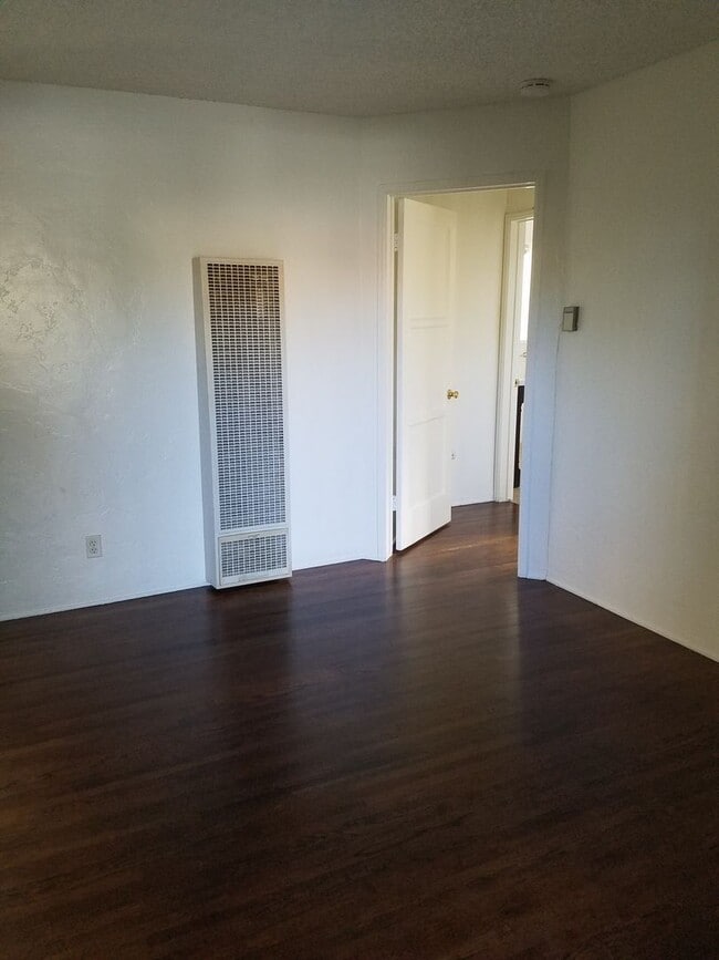 Foto del edificio - 3039 Landis St