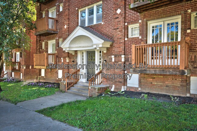 Foto del edificio - 3123 Thompson Ave