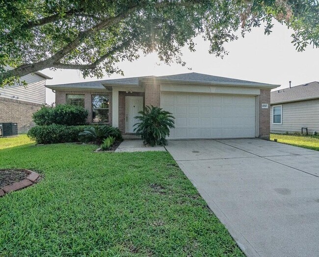 Foto del edificio - 2727 Roaring Oaks Ln