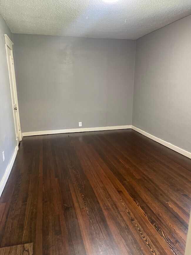 Foto del edificio - 1222 N Spring St