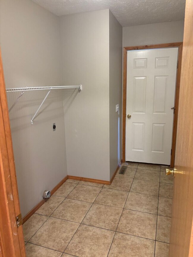 Foto del edificio - 2 Bed 2 Bath 2 Car Garage Duplex