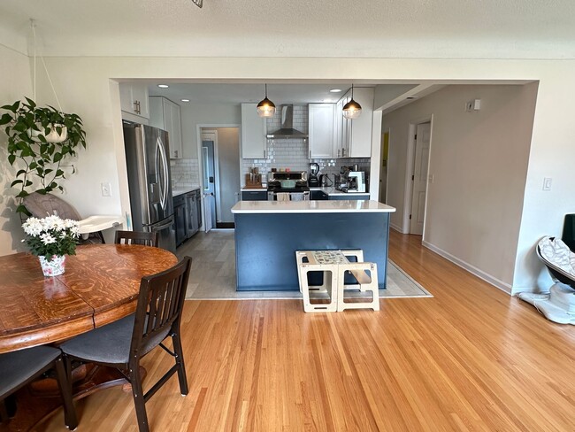 Building Photo - Nokomis Area Single Family Home, Very Clea...