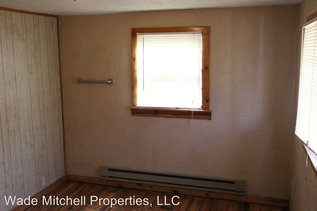 Building Photo - 103 S Florida St