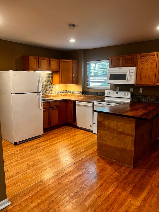 Full new kitchen - 4521 Merle Dr