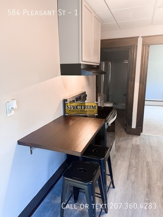 Foto del edificio - 584 Pleasant St