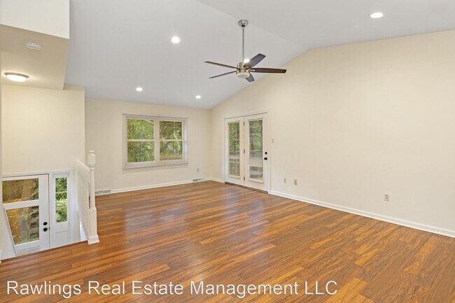 Building Photo - 3 br, 2 bath House - 10 N. Ridge Place